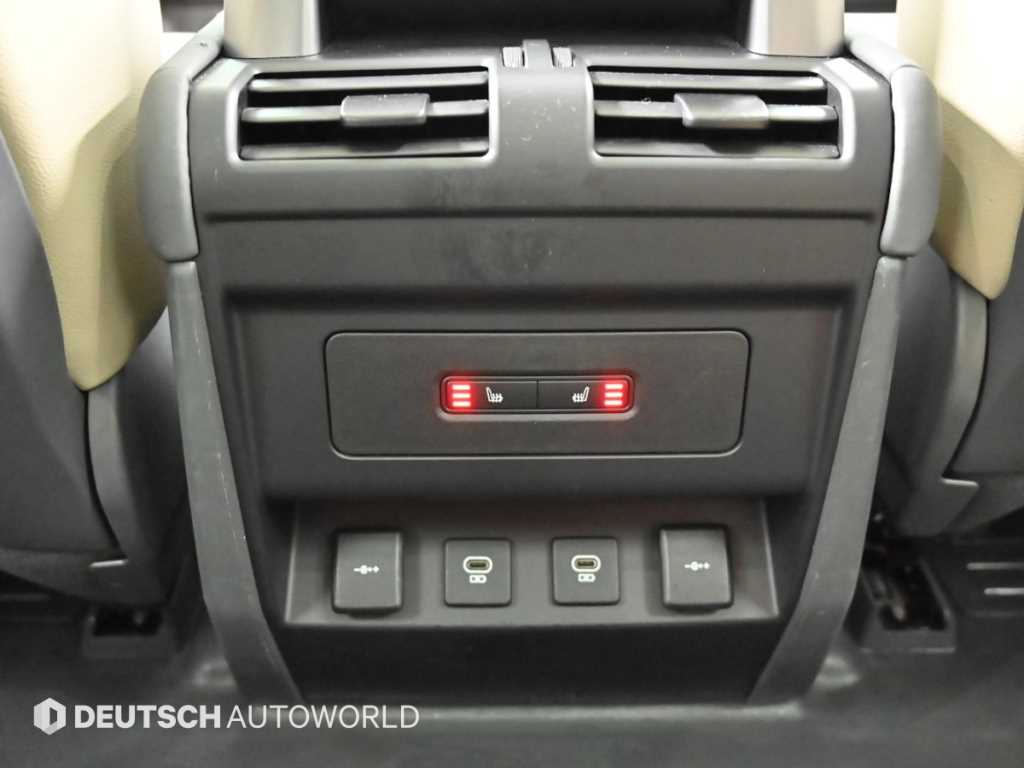 Land Rover Defender — photo 16