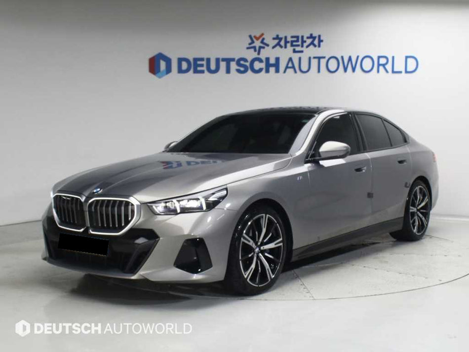 BMW 5-Series — photo 01