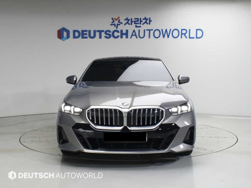 BMW 5-Series — photo 03