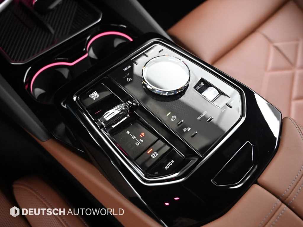 BMW 5-Series — photo 09