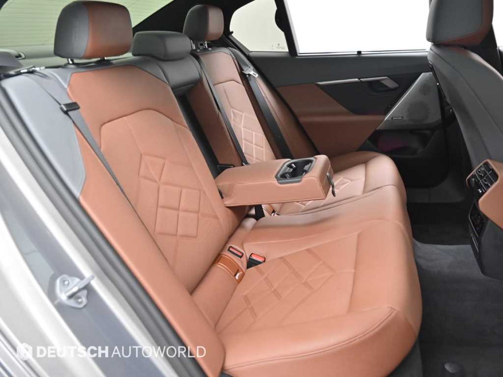 BMW 5-Series — photo 12