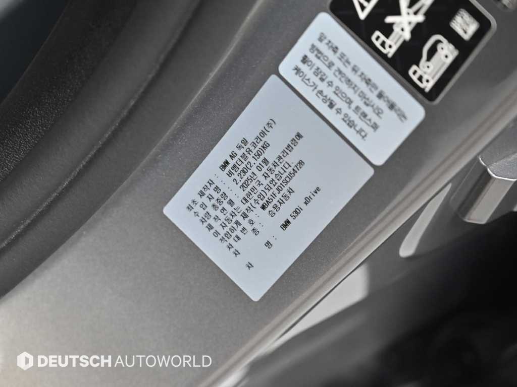 BMW 5-Series — photo 20