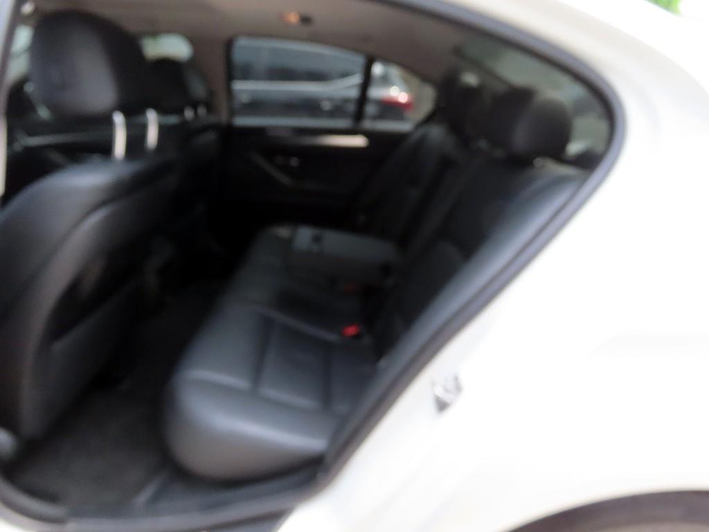 BMW 5-Series — photo 06