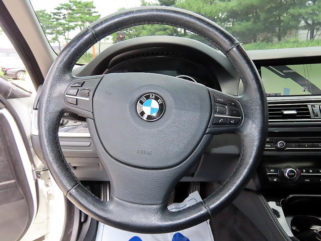 BMW 5-Series — photo 08