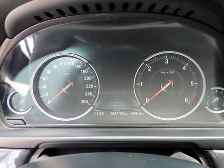BMW 5-Series — photo 09