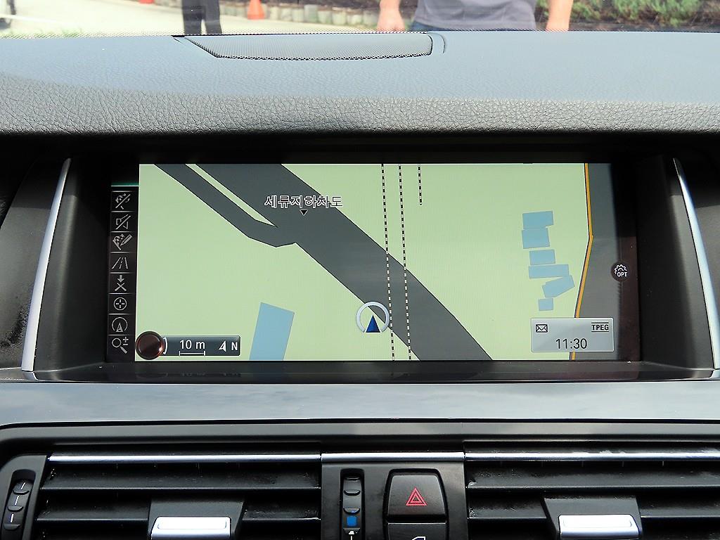 BMW 5-Series — photo 14