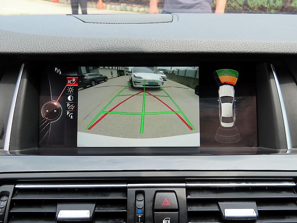 BMW 5-Series — photo 15