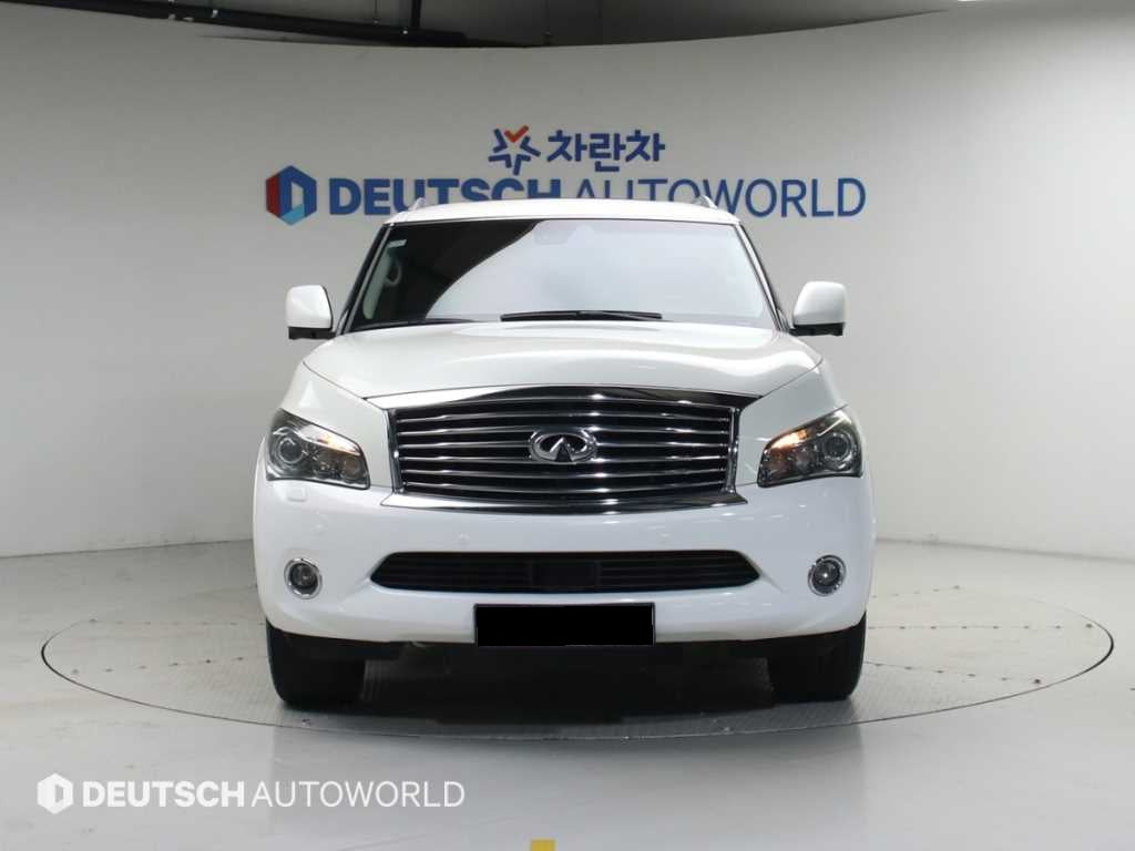 Infiniti QX80 — photo 03