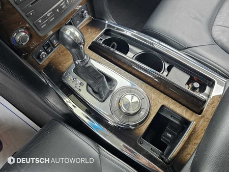 Infiniti QX80 — photo 09