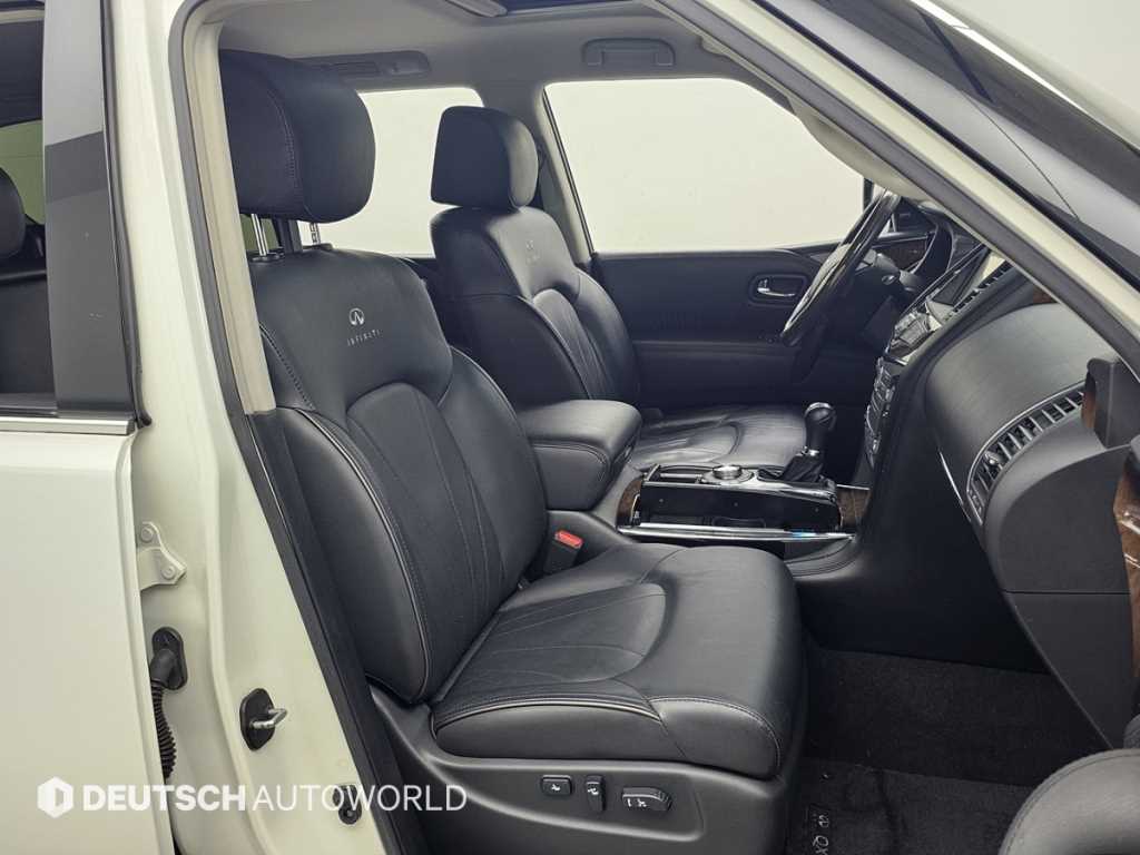 Infiniti QX80 — photo 10
