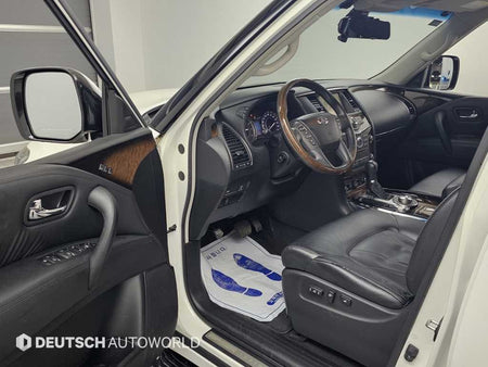 Infiniti QX80 — photo 11
