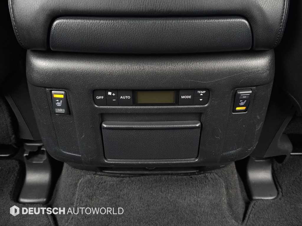 Infiniti QX80 — photo 16