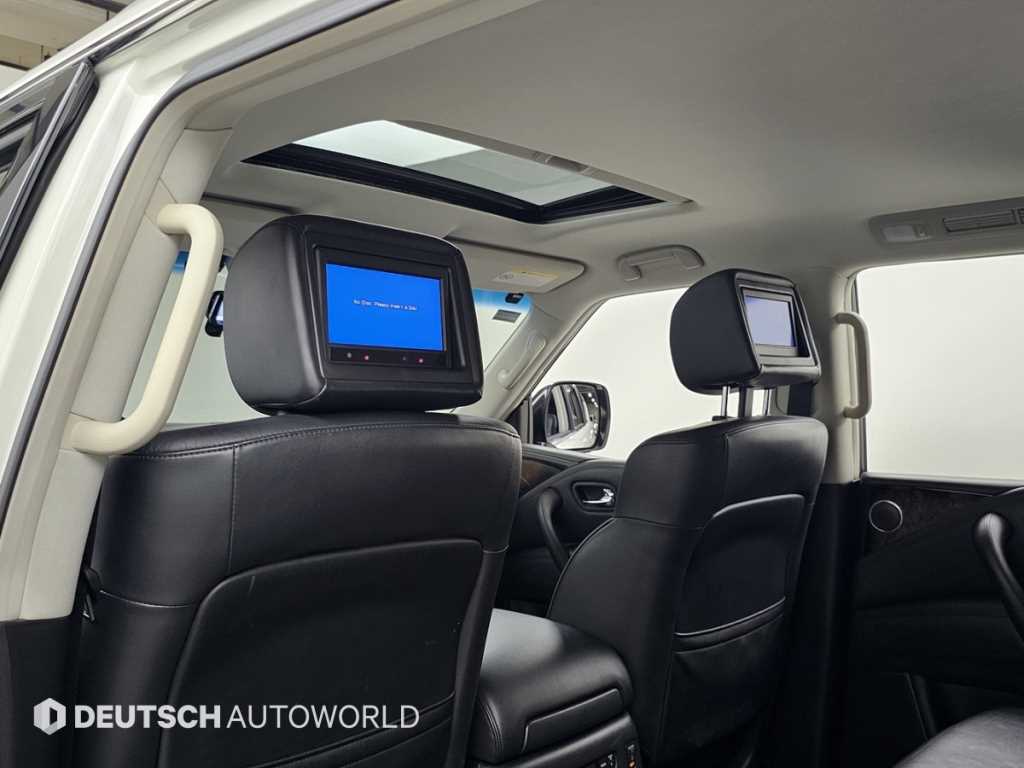 Infiniti QX80 — photo 18