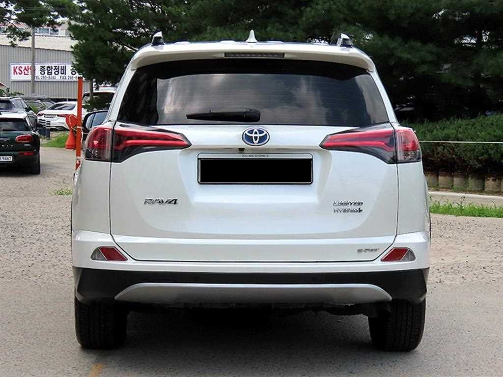 Toyota RAV4 — photo 05