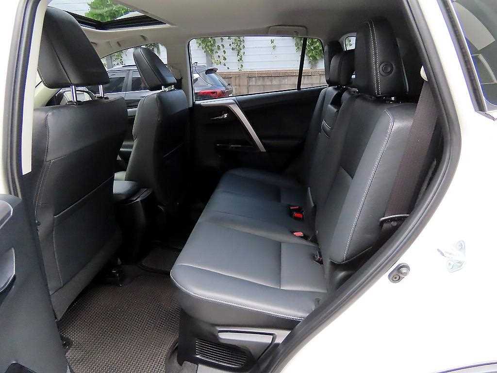 Toyota RAV4 — photo 07