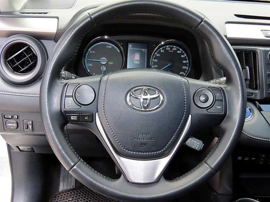 Toyota RAV4 — photo 09