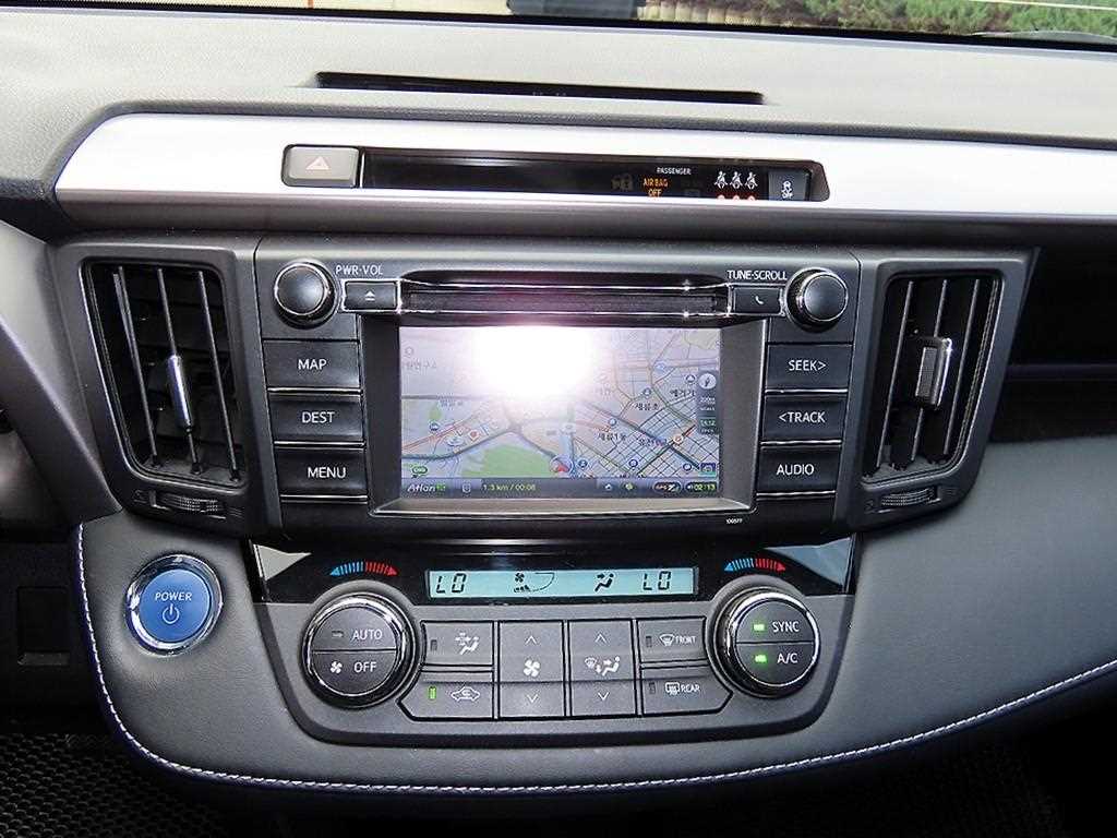 Toyota RAV4 — photo 14