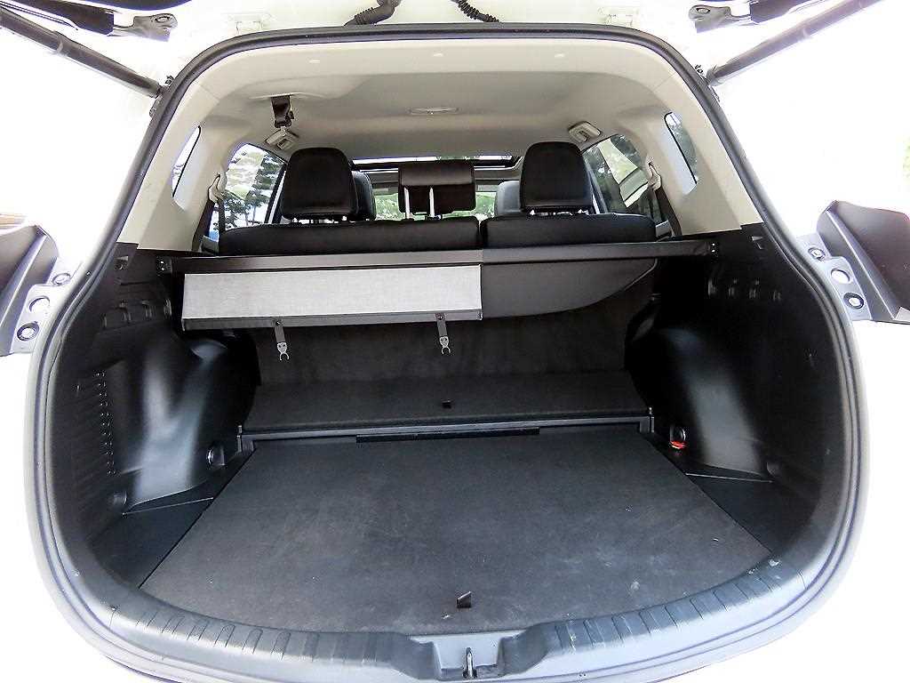 Toyota RAV4 — photo 18