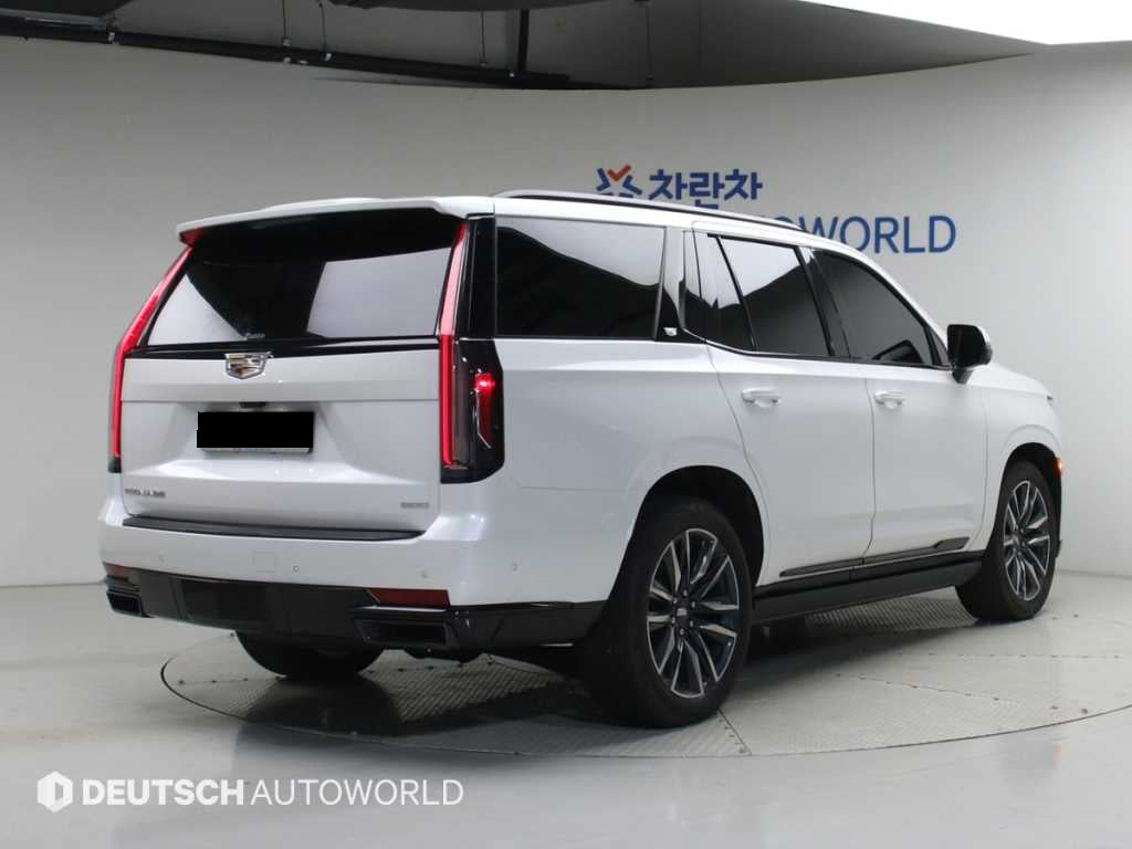 Cadillac Escalade — photo 02