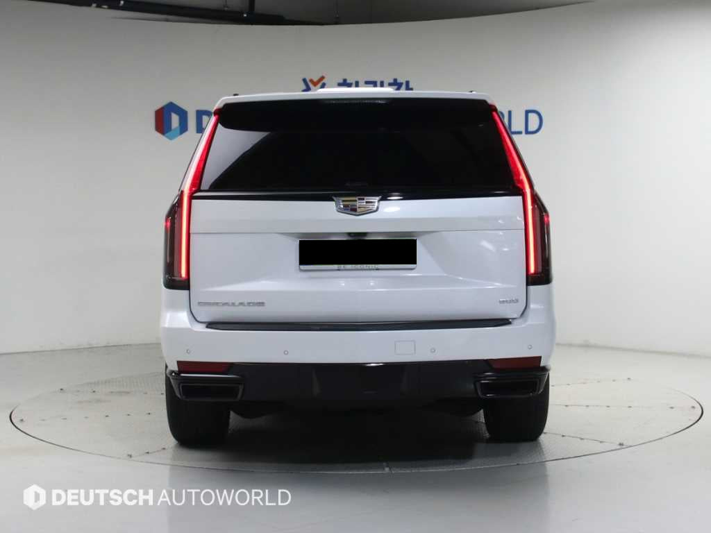 Cadillac Escalade — photo 04