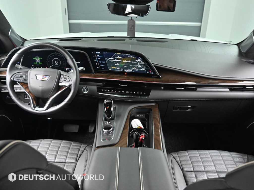 Cadillac Escalade — photo 07