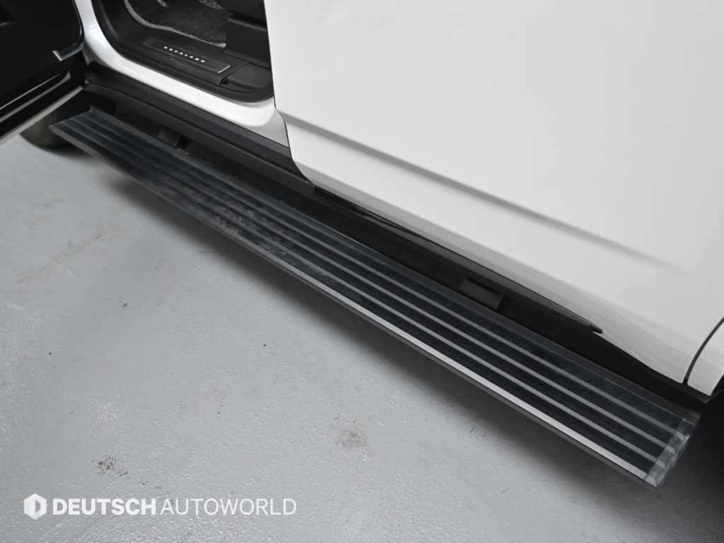 Cadillac Escalade — photo 16