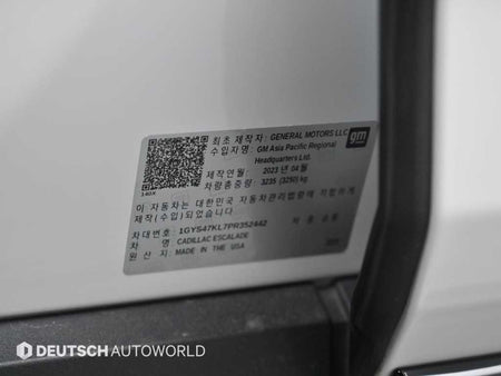 Cadillac Escalade — photo 20