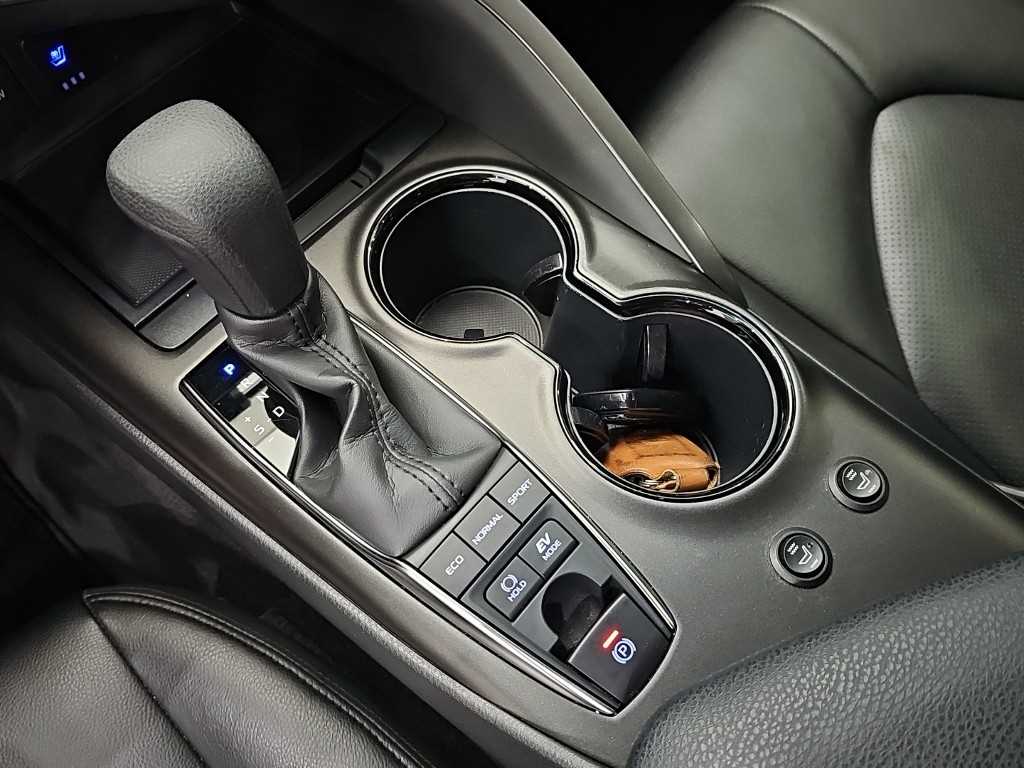 Toyota Camry — photo 08