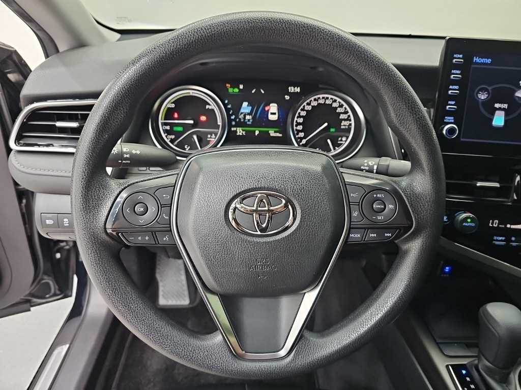 Toyota Camry — photo 09