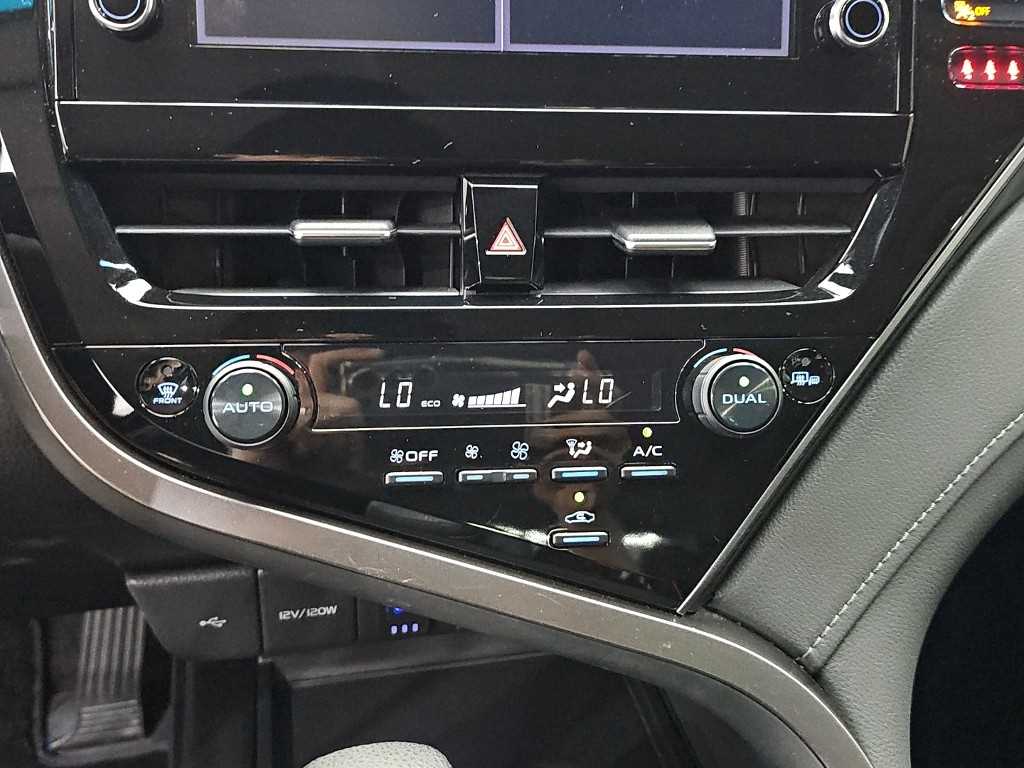 Toyota Camry — photo 10