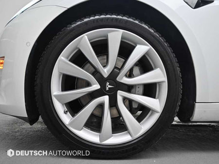 Tesla Model 3 — photo 05