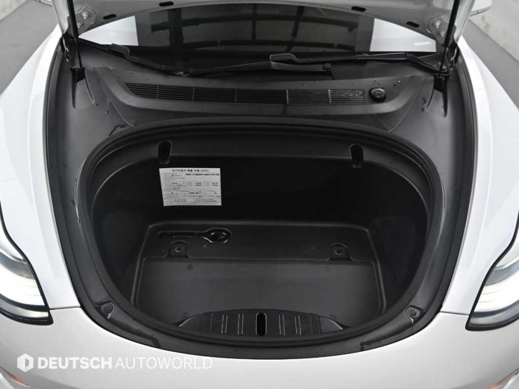 Tesla Model 3 — photo 06