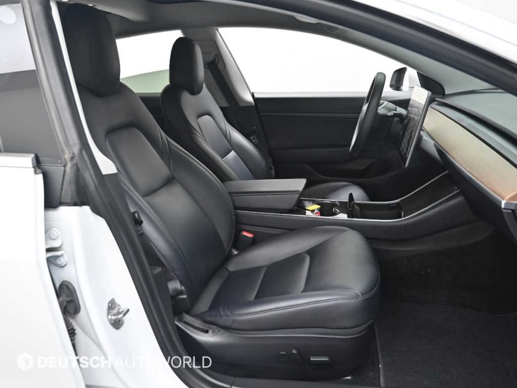 Tesla Model 3 — photo 10