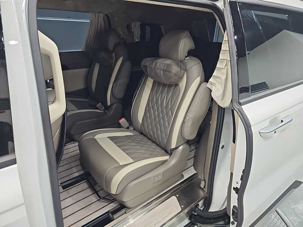 Kia Carnival — photo 12