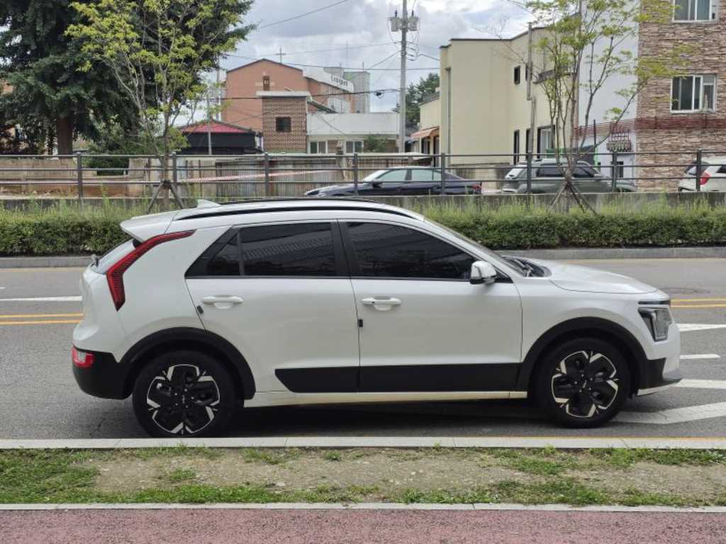 Kia Niro — photo 04