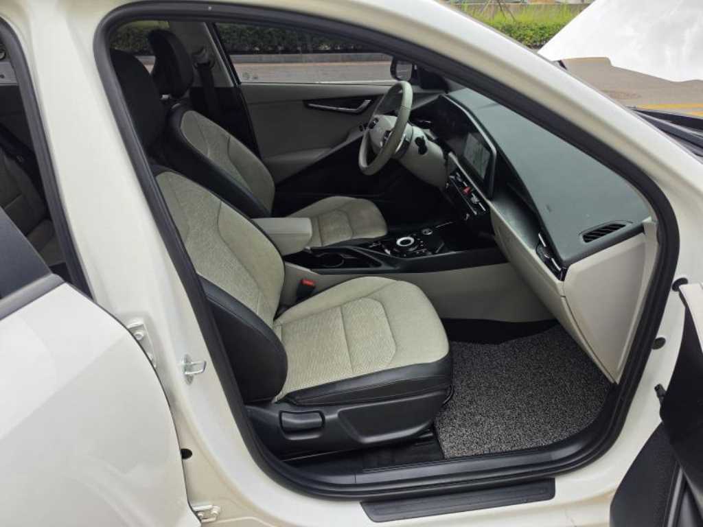 Kia Niro — photo 07