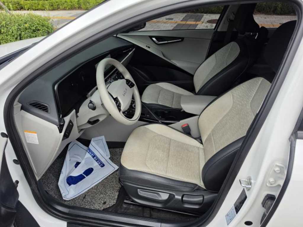 Kia Niro — photo 11