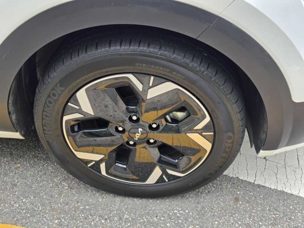 Kia Niro — photo 20