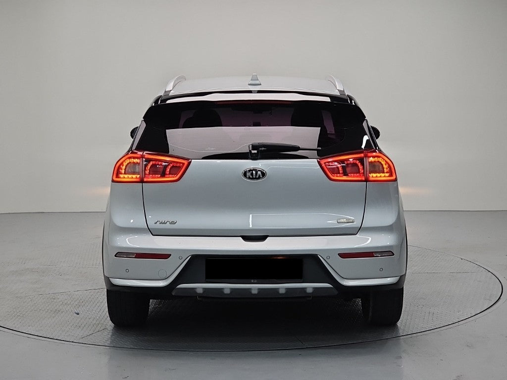 Kia Niro — photo 03