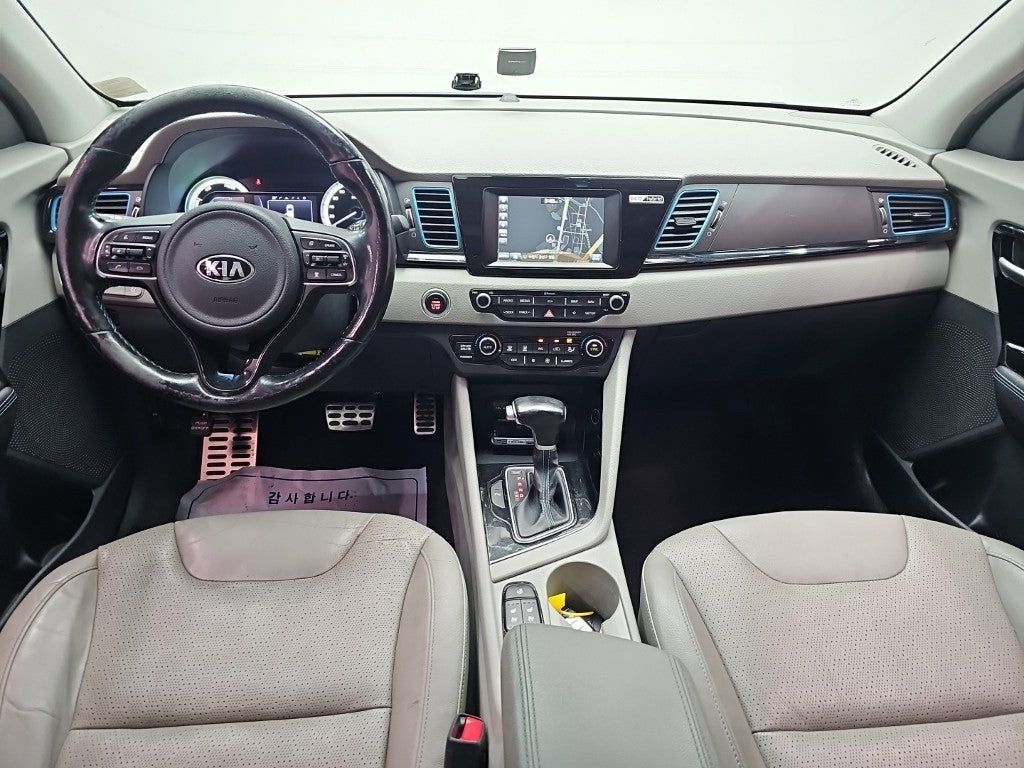Kia Niro — photo 07