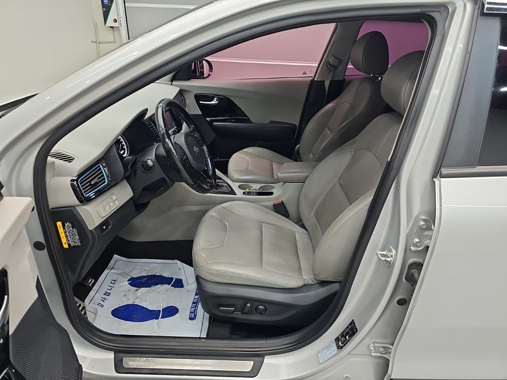 Kia Niro — photo 11