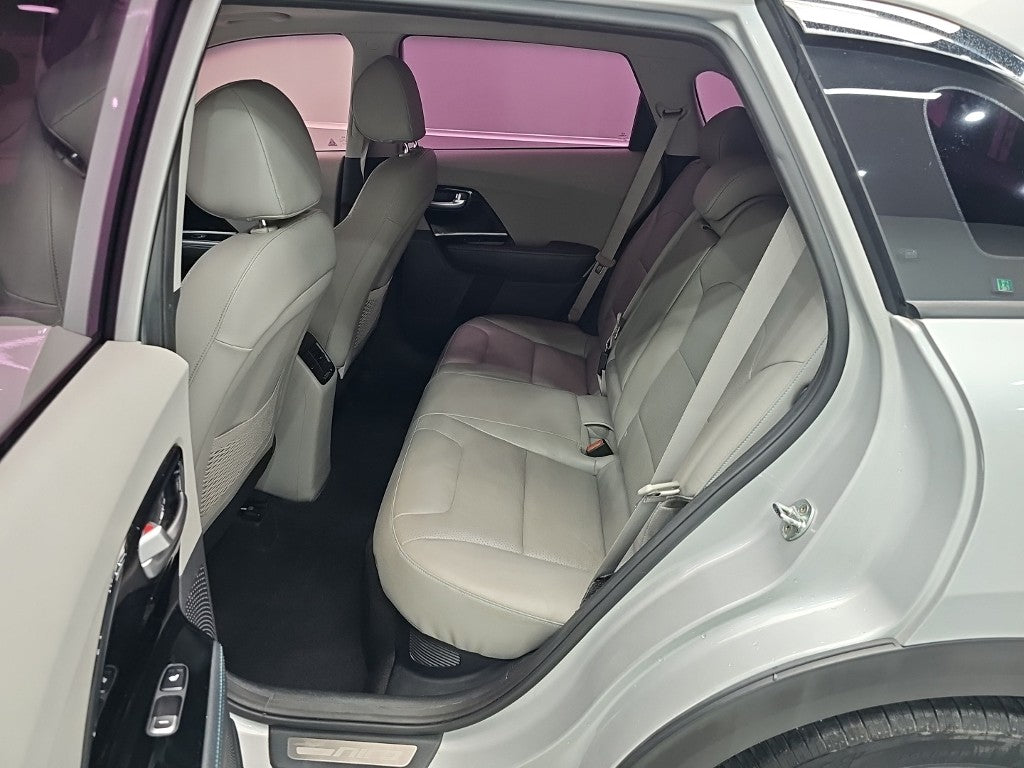 Kia Niro — photo 12