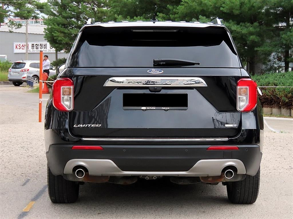 Ford Explorer — photo 04