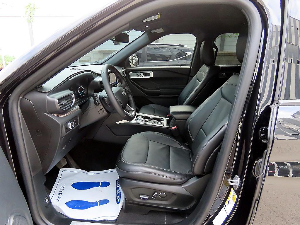 Ford Explorer — photo 05