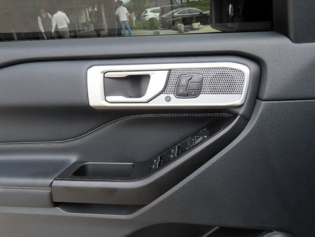 Ford Explorer — photo 11
