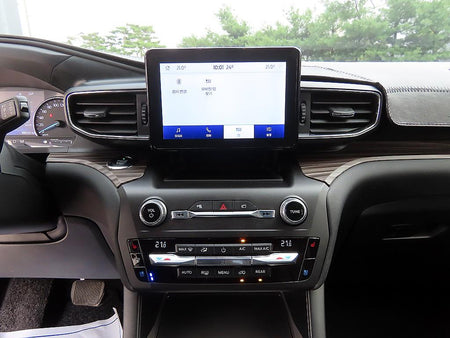 Ford Explorer — photo 12