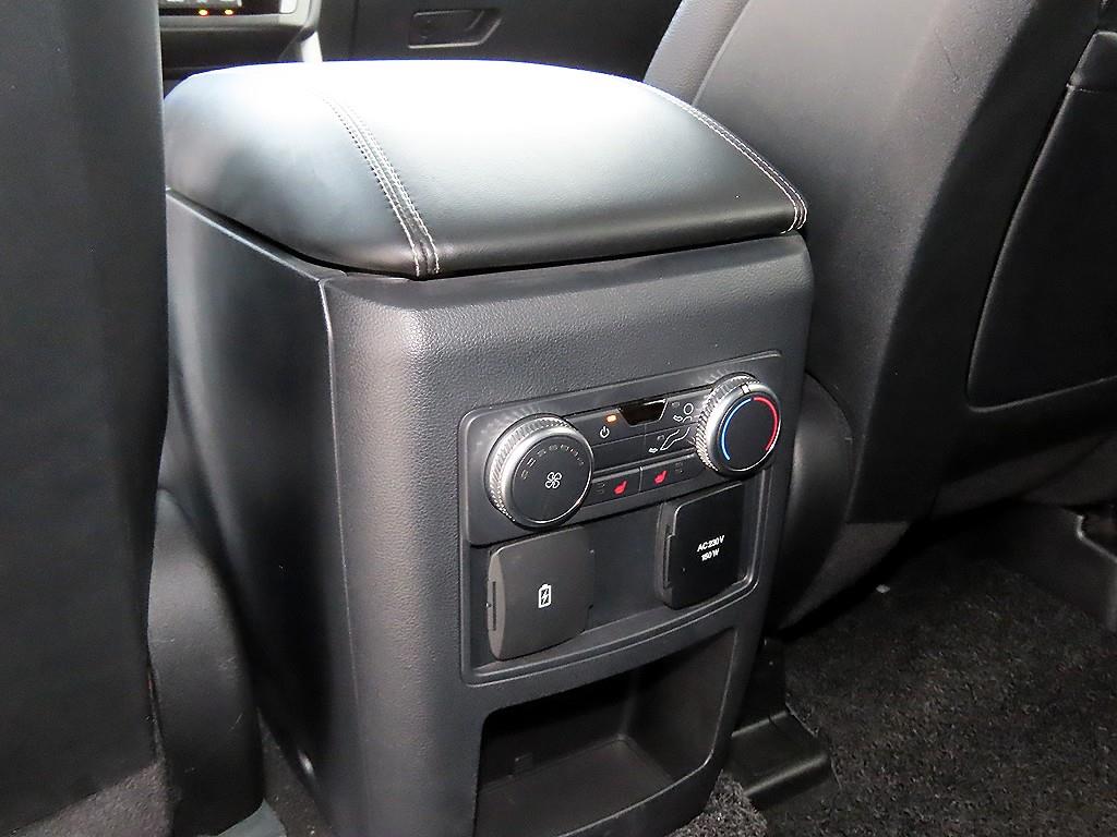 Ford Explorer — photo 16