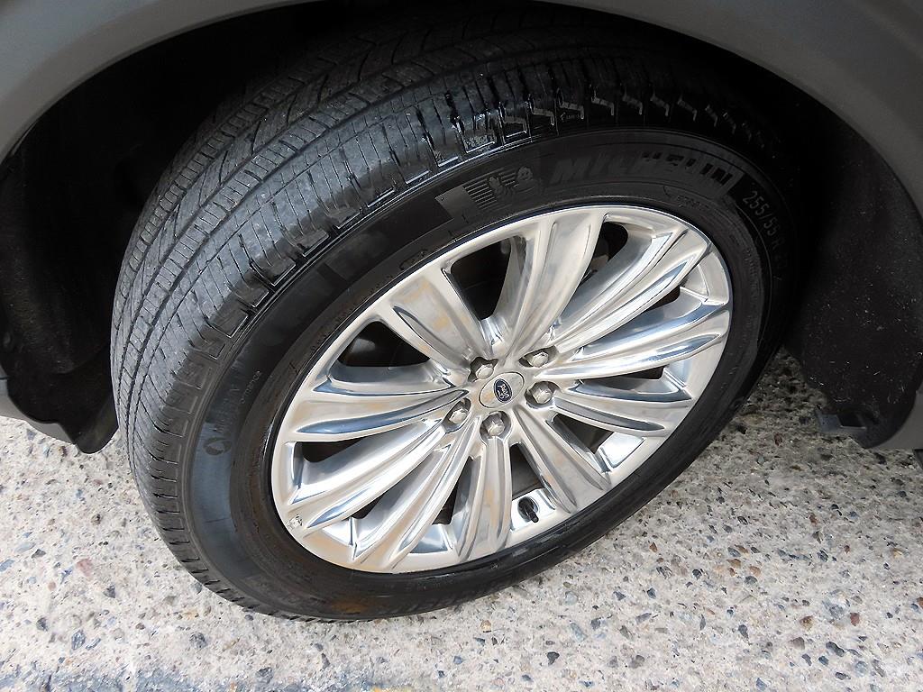 Ford Explorer — photo 18