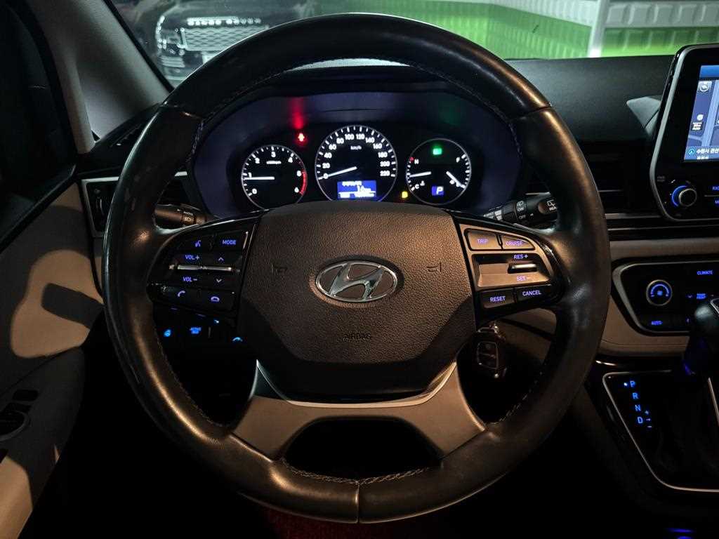 Hyundai Starex — photo 11