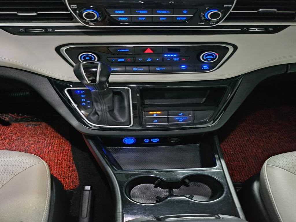 Hyundai Starex — photo 15